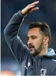  ?? Foto: dpa ?? Löwen Trainer Vitor Pereira nicht am Klassenerh­alt. zweifelt