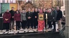  ?? FOTO: AVD ?? Mitglieder der Familie Lörks/Lörcks mit den Steylern in Kalkar.