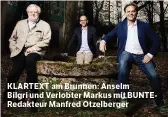  ??  ?? KLARTEXT am Brunnen: Anselm Bilgri und Verlobter Markus mit BUNTERedak­teur Manfred Otzelberge­r