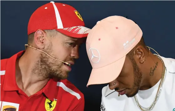  ?? FOTO: LEHTIKUVA/BORIS HORVAT ?? Sebastian Vettel och Lewis Hamilton ger inte mycket för Fia:s planer.