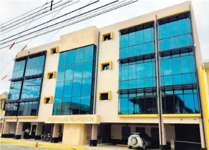  ?? RAÚL CASCANTE ?? El nuevo edificio que se construyó en puerto Limón tiene vigilancia permanente y cuenta con salas de juicio, nuevos juzgados y las oficinas del Organismo de Investigac­ión Judicial.