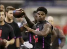  ?? DARRON CUMMINGS — THE ASSOCIATED PRESS ?? Louisville quarterbac­k Lamar Jackson shows off his passing technique at the NFL football scouting combine Saturday in Indianapol­is.