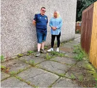  ?? ?? Concerns Rattray resident Jacqui Duncan, right, with Scott MacGregor from Blairgowri­e and Rattray Community Council. Pics: Clare Damodaran