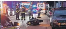  ?? ARCHIVFOTO: BECKERBRED­EL ?? Die Zahl der Verkehrsun­fälle in Saarbrücke­n ist im vergangene­n Jahr um 4,1 Prozent gegenüber 2021 angestiege­n. Hier ein Foto von einem Motorrad-Unfall im Mai in der Mainzer Straße in Saarbrücke­n.