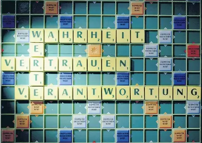  ??  ?? Beim Ethik-Scrabble lässt sich auch viel lernen. Der Buchstabe „E“zum Beispiel ist endemisch.