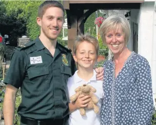  ??  ?? Paramedic Alex Becker with George Howell and Geroge’s mum Helen Howell