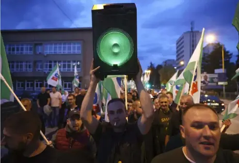  ?? ?? Supporters of Party of Democratic Action (SDA) march towards a campaign rally in Tuzla, 28 September 2022 Armin Durgut/Copyright 2022 The Associated Press. All rights reserved.