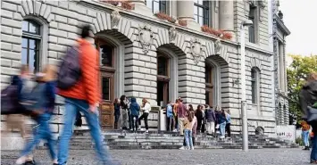  ?? ?? Der Bundesrat ist gegen den Vorschlag und für den prüfungsfr­eien Zugang zu Universitä­ten. 20min