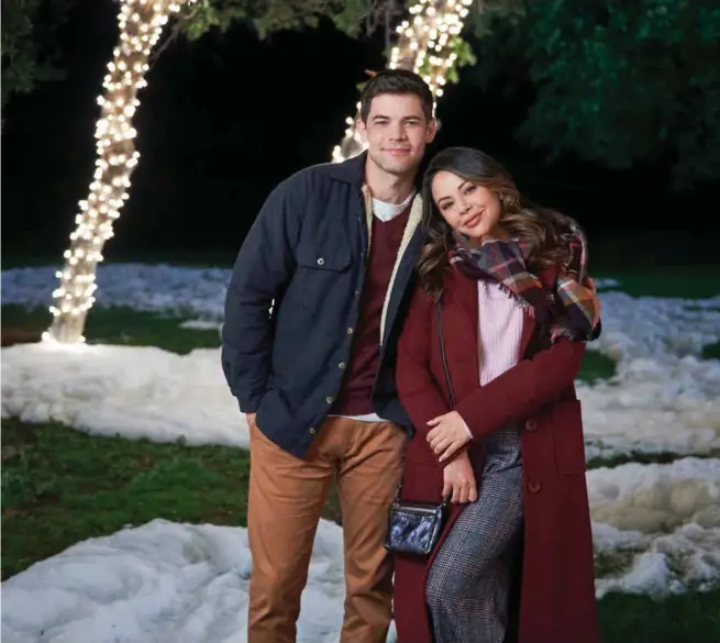  ??  ?? Janel Parrish and Jeremy Jordan lead the cast in the Hallmark Channel's new “Holly and Ivy.”