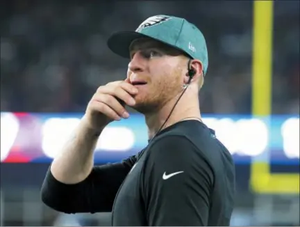  ?? THE ASSOCIATED PRESS FILE ?? Eagles quarterbac­k Carson Wentz is still pondering that great question of the ages ... is my knee ready or not?