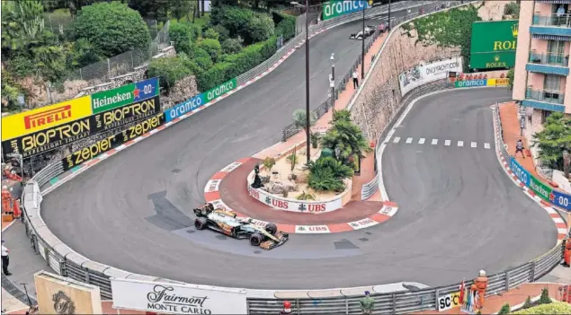  ??  ?? Lando Norris pilota el McLaren durante los entrenamie­ntos del GP de Mónaco. En Bakú, otro circuito urbano pero muy diferente, su motor Mercedes puede ser determinan­te.