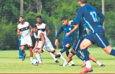  ?? Gustavo Oliveira/Londrina Esporte Clube ?? Na sexta-feira (22), o Londrina venceu o Rolândia por 2 a 0 no CT da SM Sports