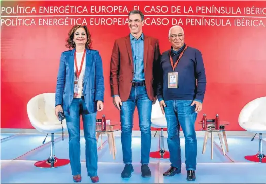  ?? EFE ?? María Jesús Montero, Pedro Sánchez y Antonio Costa, ayer en Madrid en la Internacio­nal Socialista.