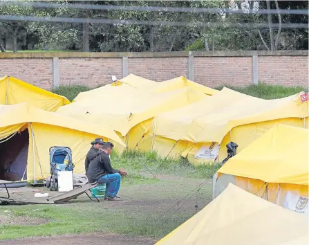  ?? CARLOS ORTEGA /ADN ?? Los migrantes fueron reubicados hace dos meses, pasaron de los alrededore­s del terminal El Salitre al albergue temporal humanitari­o.