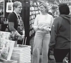  ?? HERALD PHOTO BY ALEJANDRA PULIDO-GUZMAN ?? Analog Books co-owner Penny Warris, at left, speaks with celebrity chef and author Anna Olson and one of her fans at the Home, Garden and Leisure Show.