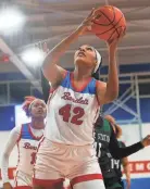  ?? STU BOYD II/THE COMMERCIAL APPEAL ?? Bartlett’s Mallory Collier looks shoot against White Station on Feb. 24 in a region quarterfin­al at Bartlett High School in Bartlett.