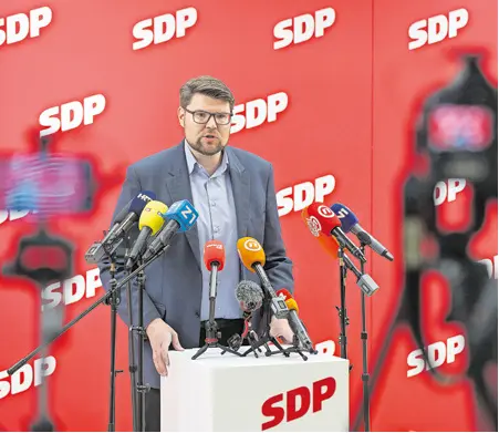  ?? ?? Predsjedni­k SDP-a Peđa Grbin poručio je da “odluka Ustavnog suda ide u smjeru diktature”