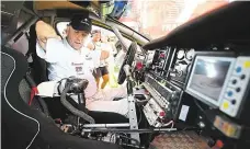  ?? Foto: Profimedia.cz ?? Jako ve videohře Croizon jede Dakar se speciálně uzpůsobený­m vozem, řídit ho bude joystickem.