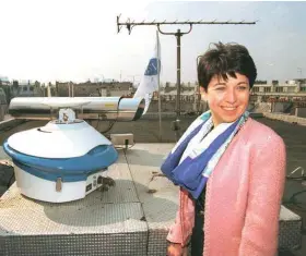  ??  ?? Corinne Lepage, en visite à la station Airparif, le 3 avril 1996.