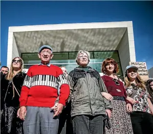  ?? PHOTO: CHRISTEL YARDLEY/FAIRFAX NZ ?? Supporters of the Conservato­rium of Music, including Mick and Pat Elley (front centre) from Te Aroha, linked arms in peaceful protest.