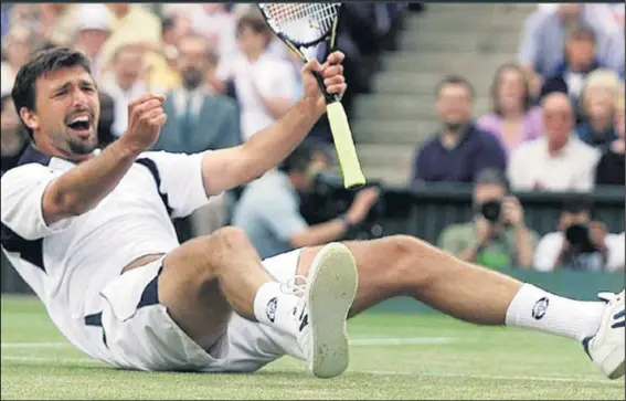  ??  ?? SVE JE TO BILO JEDNO LUDILO kaže danas Goran Ivanišević za svoj trijumf u Wimbledonu 2001. godine. Igralo se u ponedjelja­k, a to se više neće ponoviti jer središnji teren sada ima krov i kiša neće prekidati i odgađati završne mečeve PIXSELL