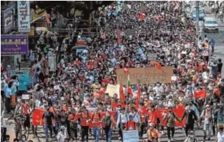  ?? AFP ?? Vista parcial de la marcha de protesta en Yangón