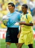  ??  ?? Oswaldo Sánchez y Kléber Boas, en un Chivas vs América del 2005.