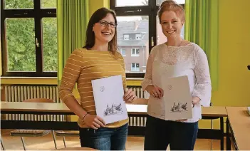  ??  ?? Sie gehen in ihr erstes Schuljahr als Lehrerinne­n und freuen sich schon sehr darauf (v.l.): Ann-Kathrin Hartlieb-Wallthor und Kristina Willkomm-Verkoyen.