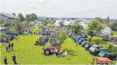  ?? FOTO: PRIVAT ?? Rund 200 Oldtimer waren auf der Festwiese zu sehen.