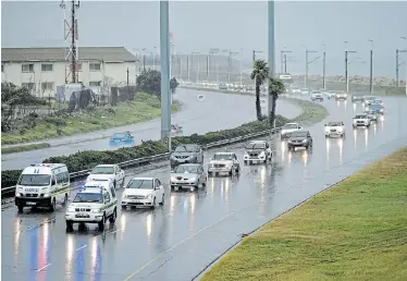  ?? Picture: EUGENE COETZEE ?? SAYING GOODBYE: The captain’s final convoy takes place in rainy weather on Saturday