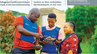 ?? FOTO: STATISTIEK­E SUID-AFRIKA ?? Sensus-veldwerker­s kan uitgeken word aan identiteit­skaarte, oorbaadjie­s en motors met die Stats SA-kenteken op.