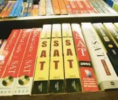  ?? FILE ?? SAT test preparatio­n books sit on a shelf at a Barnes & Noble store June 27, 2002, in New York City.