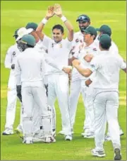  ?? GETTY ?? Mohammad Abbas (centre) took 17 wickets in two Tests.