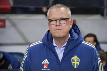  ?? Bild: Anders Wiklund ?? Förbundska­pten Janne Andersson hyllas av sportkröni­körer runt om i landet.