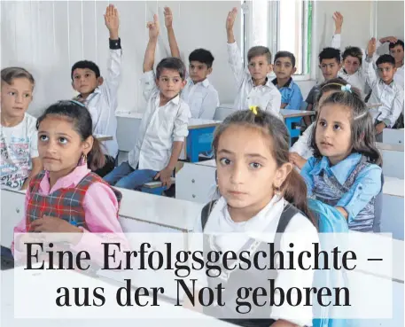  ??  ?? Die Grundschul­e im Camp Mam Rashan: Hier fehlen ausgebilde­te Lehrer.