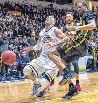  ?? ST. JOHN’S EDGE PHOTO/JEFF PARSONS ?? In this photo from a March 10 game at Mile One Centre, Carl English of the St. John’s Edge is fouled by Marcus Capers of the London Lightning as Ryan Anderson of the Lightning looks on. English says teams have concentrat­ed on physical play against the...