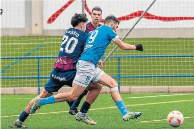  ?? ?? El Huesca B recibe al Binéfar para seguir aspirando al ascenso directo.