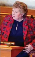  ?? TERJE BENDIKSBY / NTB ?? Erna Solberg (H) på talerstole­n i stortingss­alen i forbindels­e med behandling­en av habilitets­sakene.
