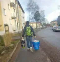  ??  ?? HEMLÖS. Hossein var hemlös i två månader och fick sova på kyrkornas härbärgen på nätterna och ta med sig packningen till skolan på dagarna.