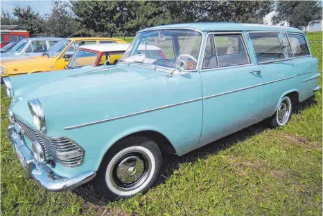  ?? FOTOS: ALEXANDER SPEISER ?? Ein Bild von einem Auto: ein Opel Olympia als Caravan.