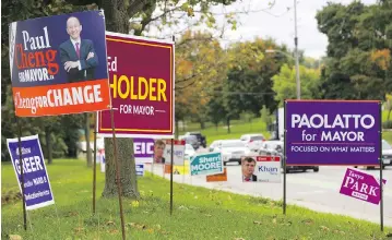 ?? MIKE HENSEN / POSTMEDIA NEWS ?? Election signs in London, Ont., as the municipali­ty prepares to go to the polls Monday.