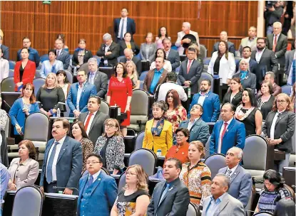  ?? OCTAVIO HOYOS ?? Diputados federales guardaron un minuto de silencio.