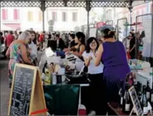  ?? ?? Beaucoup de monde au marché gourmand de la rentrée