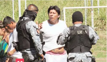  ??  ?? Capturas. La policía detuvo a varios sujetos durante el fin de semana pasado por distintos delitos. Entre los capturados está Jimmy Alexánder Salguero Sayes, cabecilla de una pandilla.