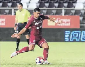  ?? RaFaEl PaCHECO ?? Ariel Rodríguez también ha debido tirar los penales de Saprissa, como sucedió el miércoles pasado ante Sporting.