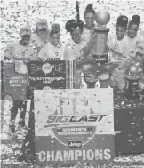  ?? COURANT BRAD HORRIGAN/HARTFORD ?? UConn players celebrate winning the Big East Tournament championsh­ip at Mohegan Sun Arena on March 8. UConn beat Marquette, 73-39.