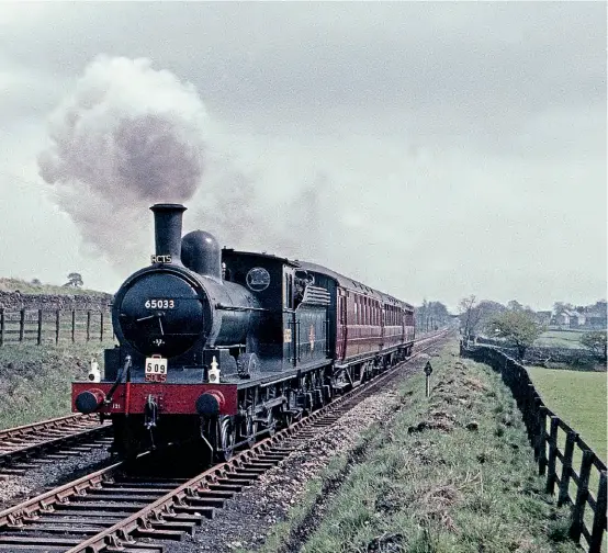  ?? GAVIN MORRISON ?? Above: The final surviving 'J21' 0-6-0 No. 65033 works over the Stainmore route, near Bowes, on May 7, 1960, with an RCTS railtour from Darlington to Carlisle and back via Penrith.