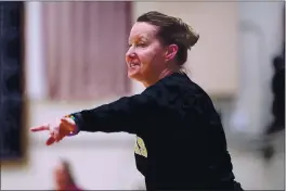  ?? TONY AVELAR — BAY AREA NEWS GROUP, FILE ?? Archbishop Mitty’s head coach Sue Phillips calls out a play to her players in the second half of a 2020 CIF Northern California Open Division girls basketball playoff game against Cardinal Newman at Archbishop Mitty High School in San Jose.