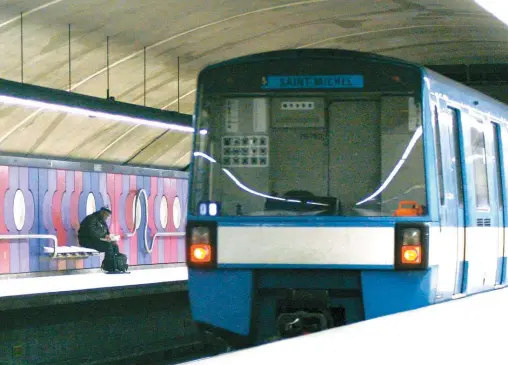  ??  ?? Les travaux pour le prolongeme­nt de la ligne bleue du métro à l’est de la station Saint-Michel pourraient débuter en 2021.