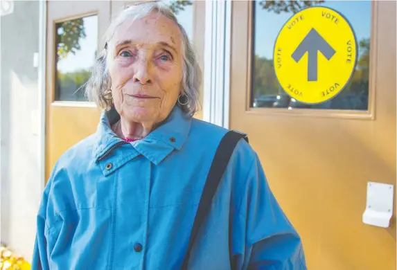  ?? BRUCE DEACHMAN ?? Hélène Nadeau, 89, made three unsuccessf­ul trips to her polling station and phoned Elections Canada before giving up on voting in Monday’s federal election.